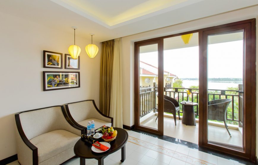 Deluxe Ban Công Hướng Sông (Deluxe River View Balcony)