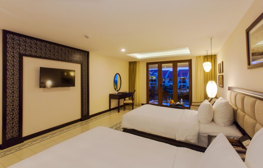 Deluxe Ban Công Hướng Hồ Bơi (Deluxe Pool View Balcony)