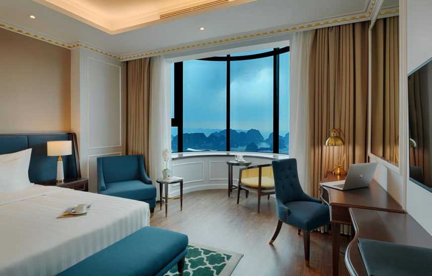 Club Deluxe hướng Vịnh (Club Deluxe Bay View)
