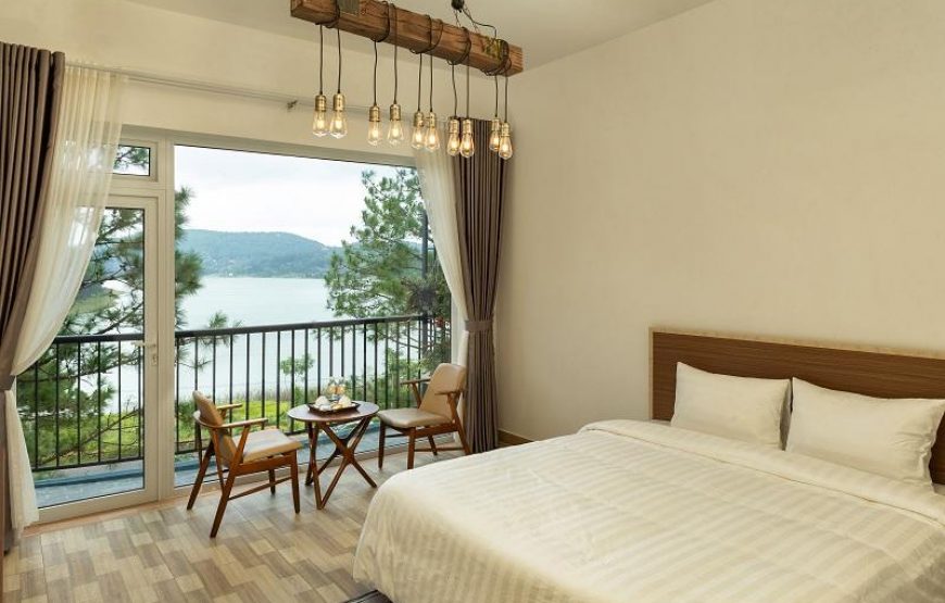 Deluxe Hướng Hồ (Deluxe Lake View)