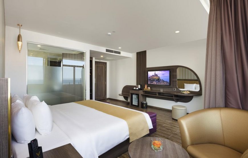 Premier Deluxe Room with Partial Sea View