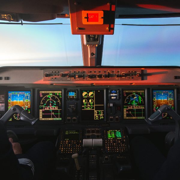 Hình ảnh của máy bay phản lực thế hệ mới Embraer E195 được cho là sắp sử dụng để khai thác đường bay Côn Đảo