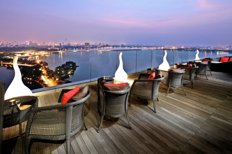 The Summit Lounge còn là một trong những quán cafe sân thượng đẹp và đẳng cấp bậc nhất tại Hà Nội