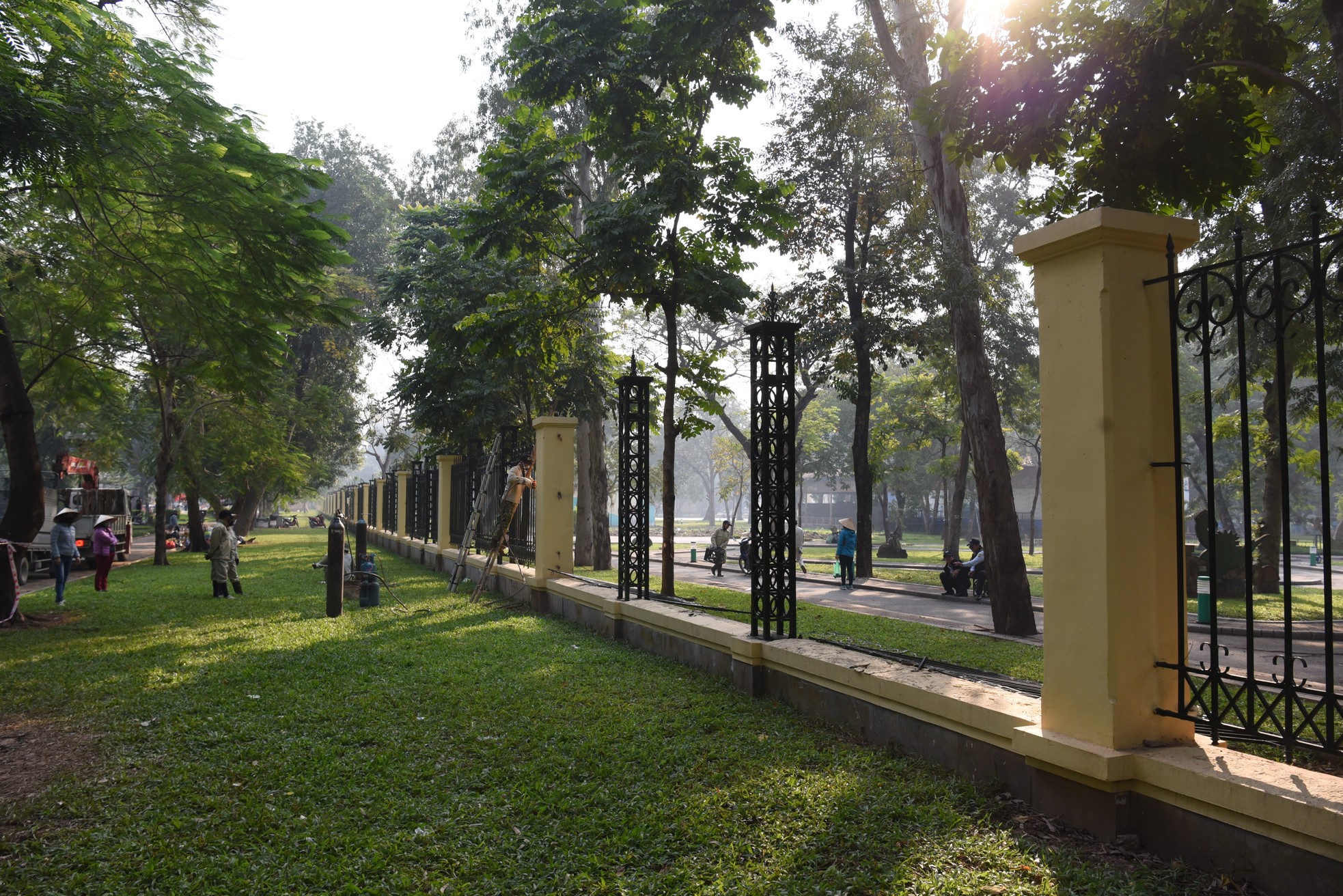 Hà Nội bắt đầu hạ rào công viên Thống Nhất - Ảnh 9.